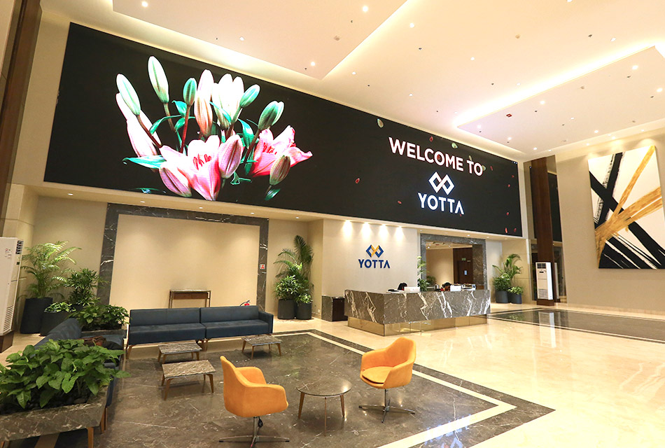 Massive LED Display: A Centre of Attraction at Yotta