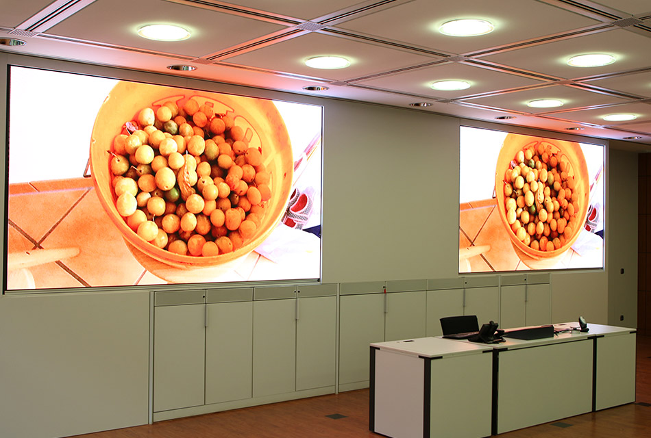 Video walls from Delta ensure the future is always present at Hannover Rück